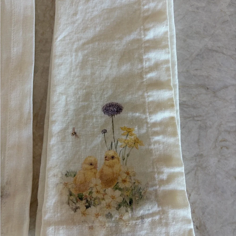 Pottery Barn “Hilltop Garden” Napkins, Set of 4, Like New
